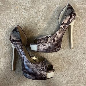 2bBebe Size 6 Pumps